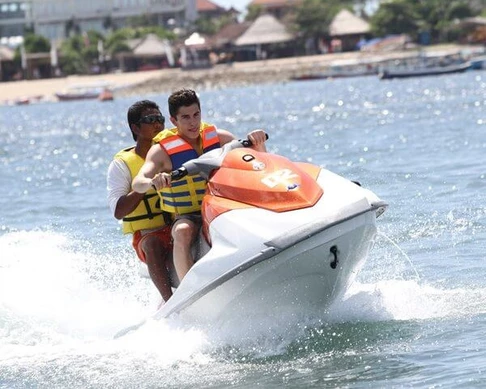 b053e3_e85f9c58b56548ea97a182658e5dad53_mv2